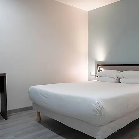 Hotel Aero Issy-les-Moulineaux